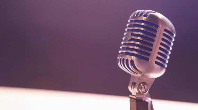 Radio, podcast et web : comprendre les différences clés entre ces médias